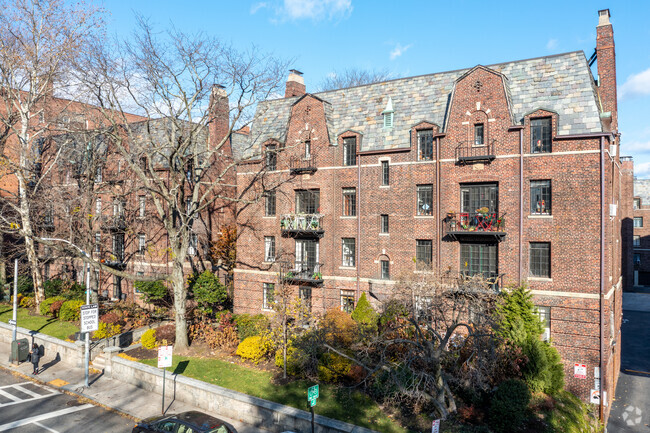 Building Photo - The Broadlawn