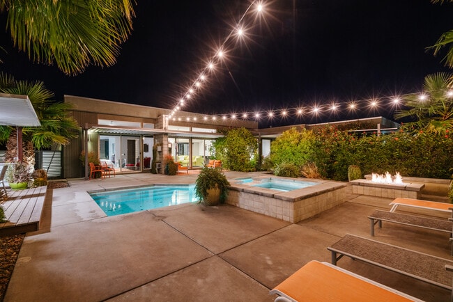 Building Photo - 1096 Lucent Ct
