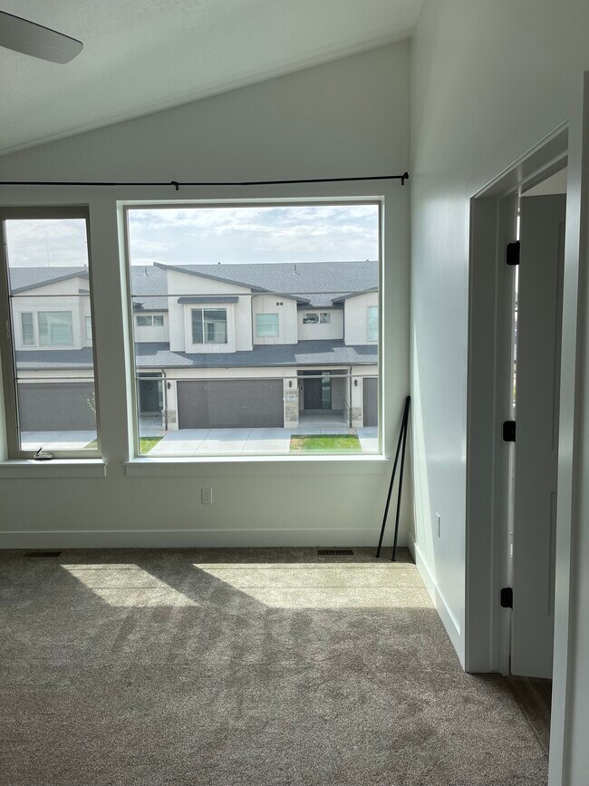 Foto del edificio - 1875 S Courtney Way