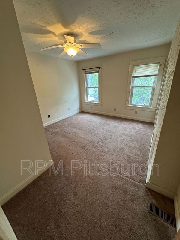 Building Photo - 122 Earl St