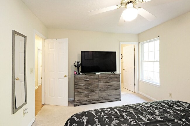 Building Photo - Pet-Friendly One-Level Lake Monticello Home