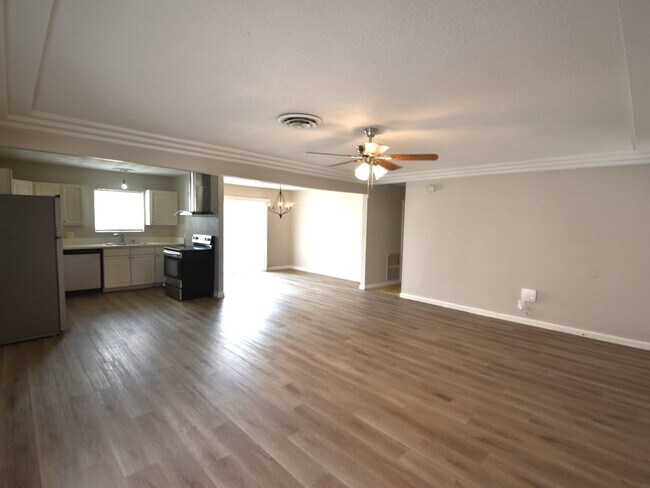 Building Photo - 2112 Jeanne Drive