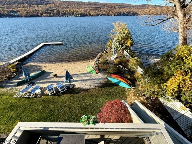 Foto del edificio - 73 Forest Lake Dr