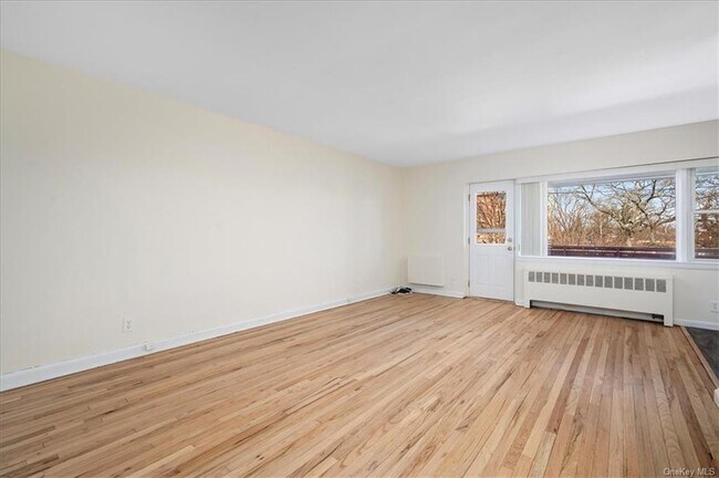Foto del edificio - 437 Pelham Rd