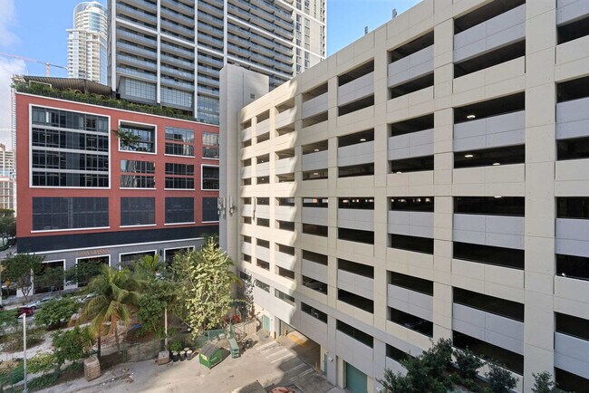 Foto del edificio - 121 NE 5th St