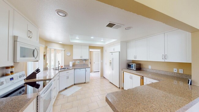 Building Photo - 72350 Rim Dr