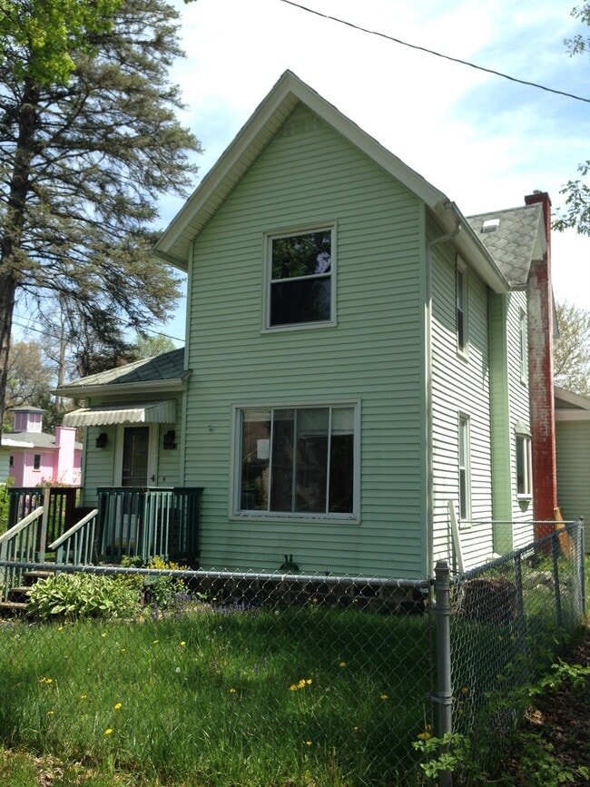 Building Photo - 1013 S Eaton St