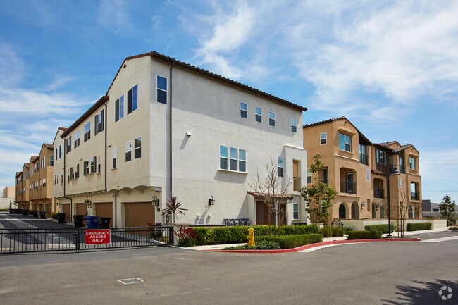 Foto del edificio - 6302 Maple Ave