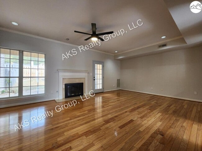 Building Photo - 617 Parkside Cir