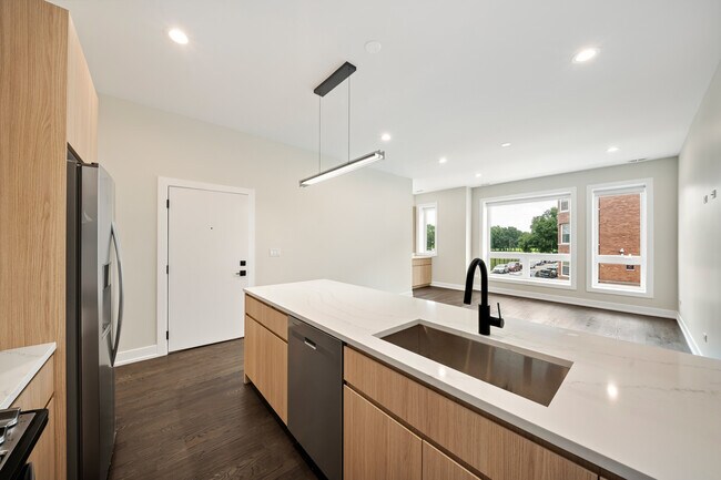 Foto del edificio - 408 E 50th Pl