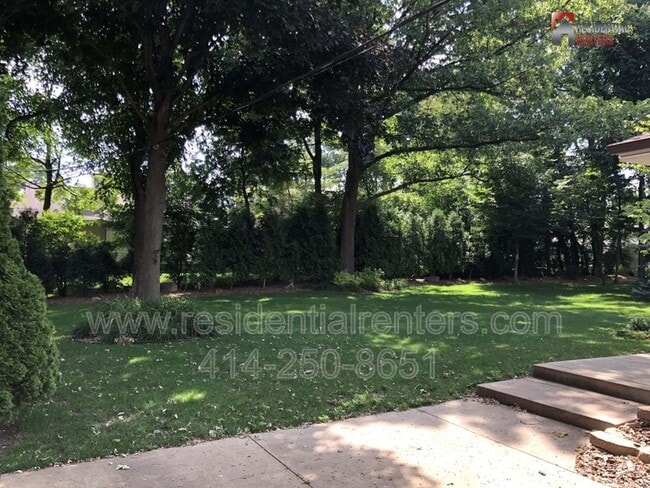 Building Photo - 2036 S 104th St