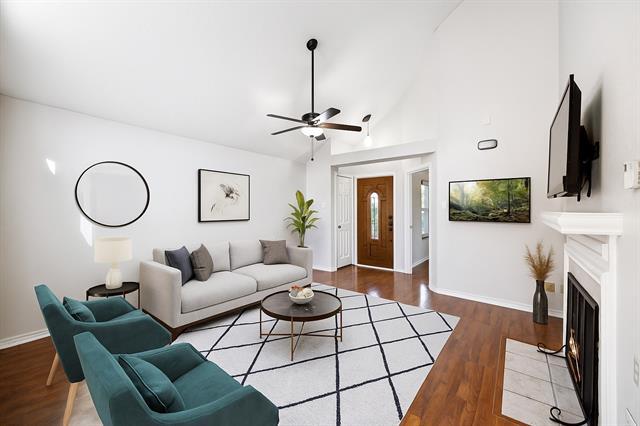 Foto del edificio - 18111 Whispering Gables Ln