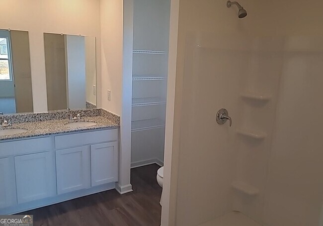 Foto del edificio - 1041 Clifton Ct