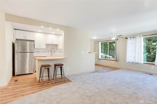 Building Photo - Cozy Duplex Home On Quiet Road in Kent a Must See!