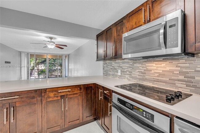 Building Photo - 9431 Live Oak Pl