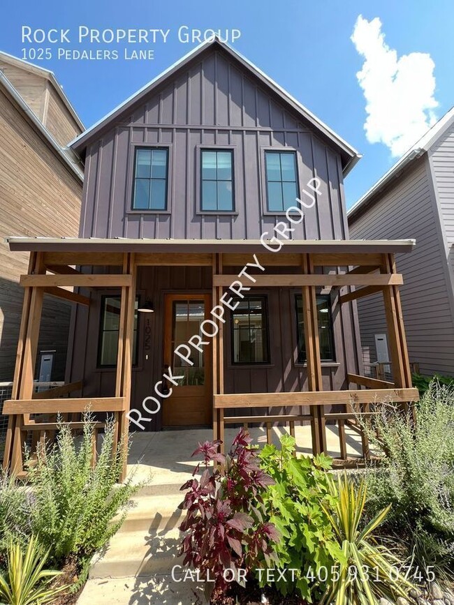 Building Photo - 2 Bedroom Home in OKC's Wheeler District! ...