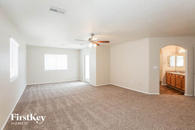 Foto del edificio - 3836 Canary Cedar St