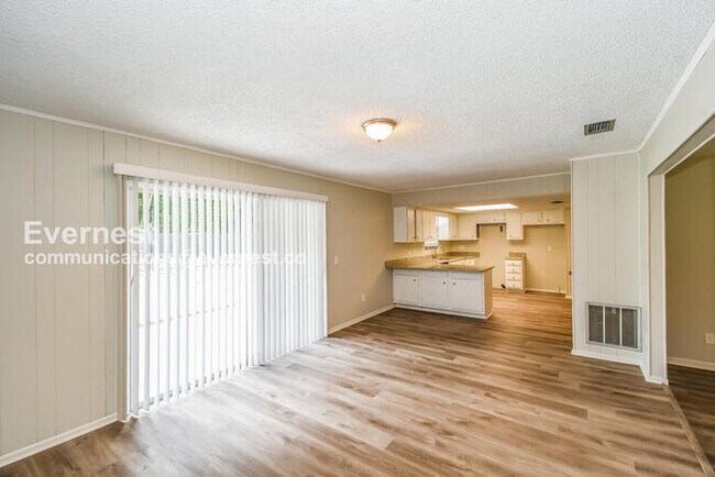 Building Photo - 3323 Lakemar Pl