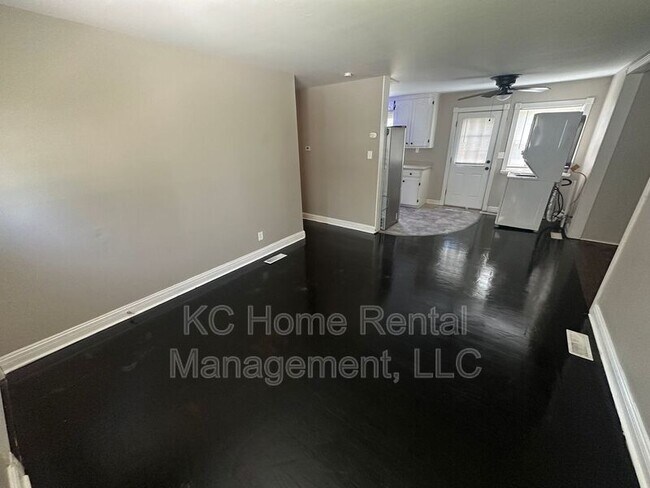 Building Photo - 10905 E 47th St