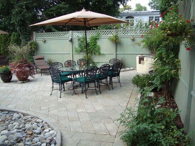 Building Photo - 11 Rex St