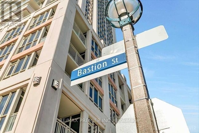 Building Photo - 35 Bastion St