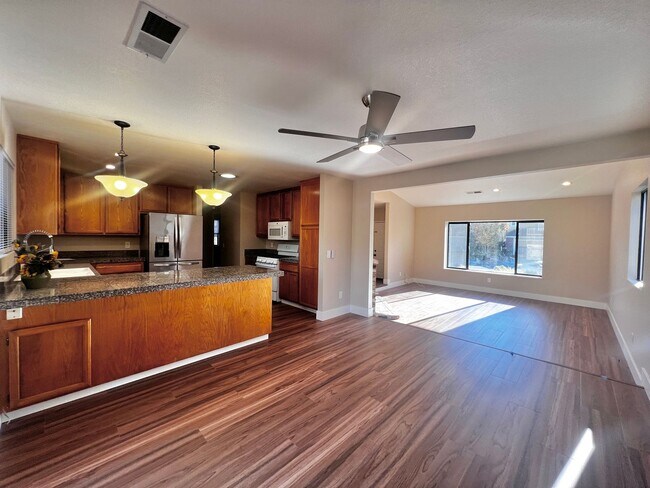 Foto del edificio - Recently Remodeled 3-Bedroom, 2-Bath Home ...