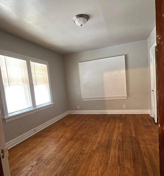 Building Photo - Bethany 1 bedroom 1 bath, new lower price!