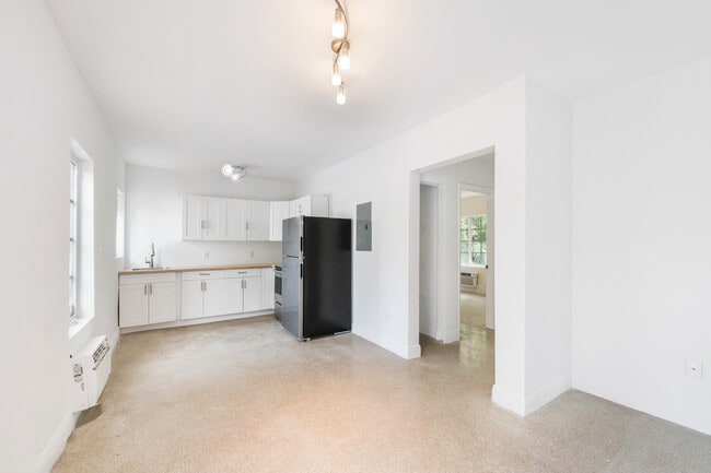 Kitchen - 410 76th St