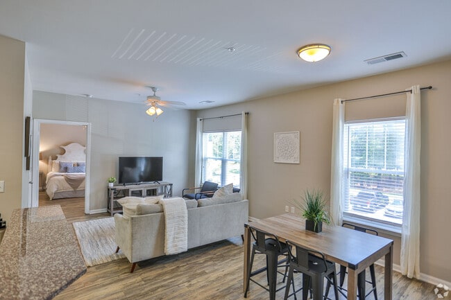 Building Photo - Channel Family Apartment Homes