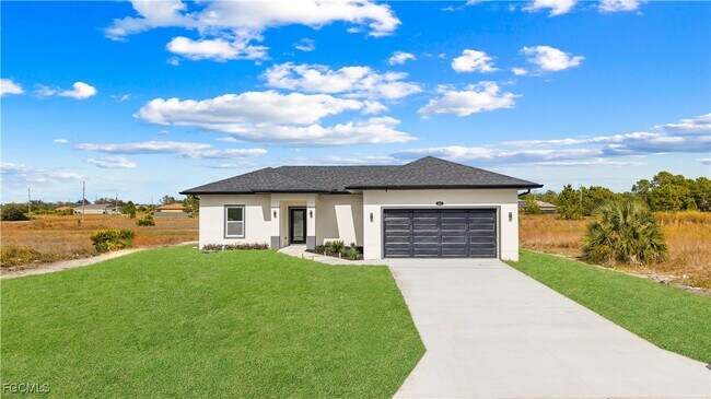 Building Photo - 837 Colyer St E