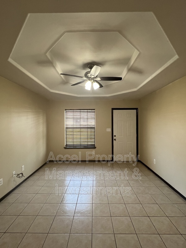 Building Photo - 2516 Jeffery Dr