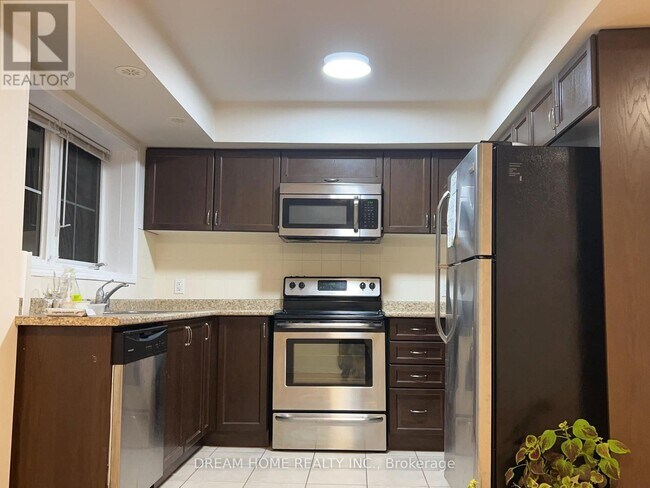 Photo du bâtiment - 2441 Greenwich Dr