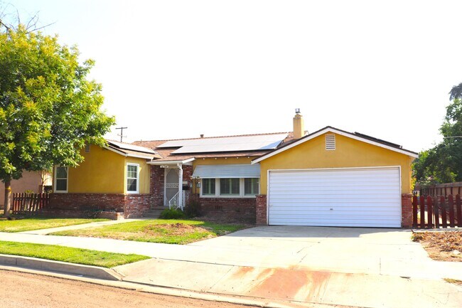 Building Photo - 660 N Hollywood Dr