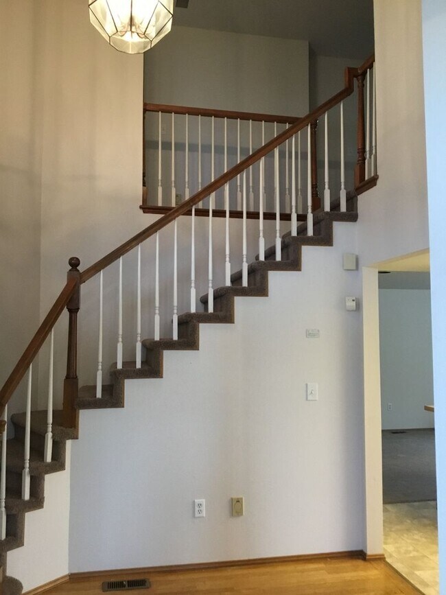 Building Photo - 3 Bedroom 2.5 Bath NE Tacoma Single Family...
