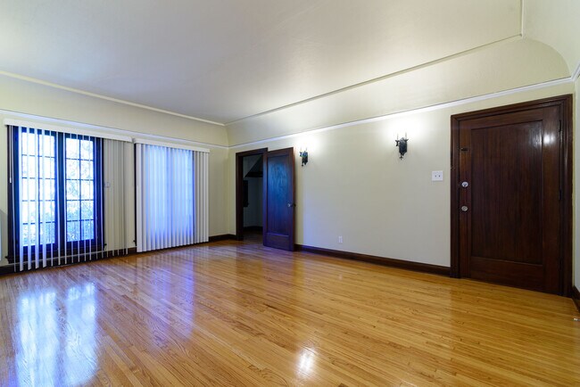 Foto del edificio - 1100 S Orange Dr