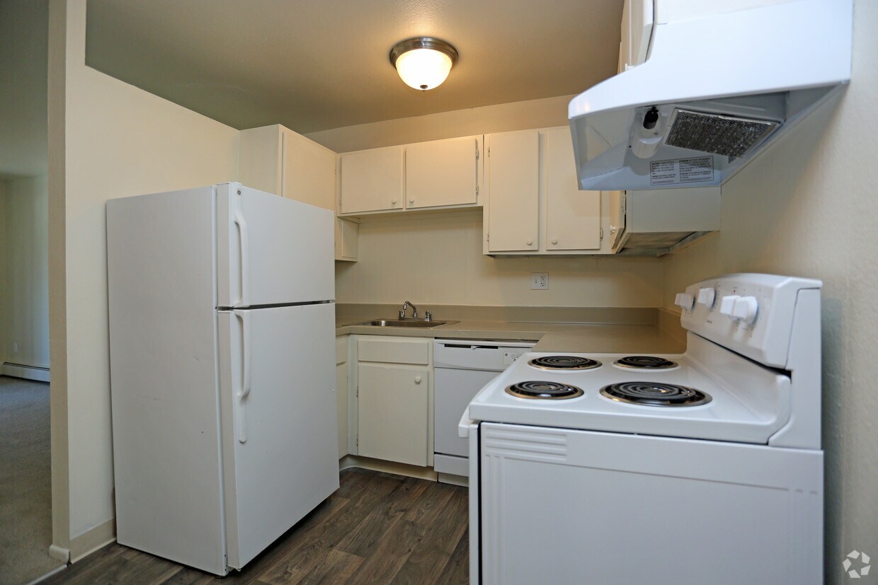 Mountain Ridge 2505 Verde Dr Colorado Springs, CO Apartments for