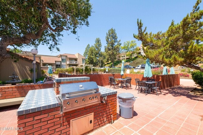 Foto del edificio - 460 Arbor Ln Ct