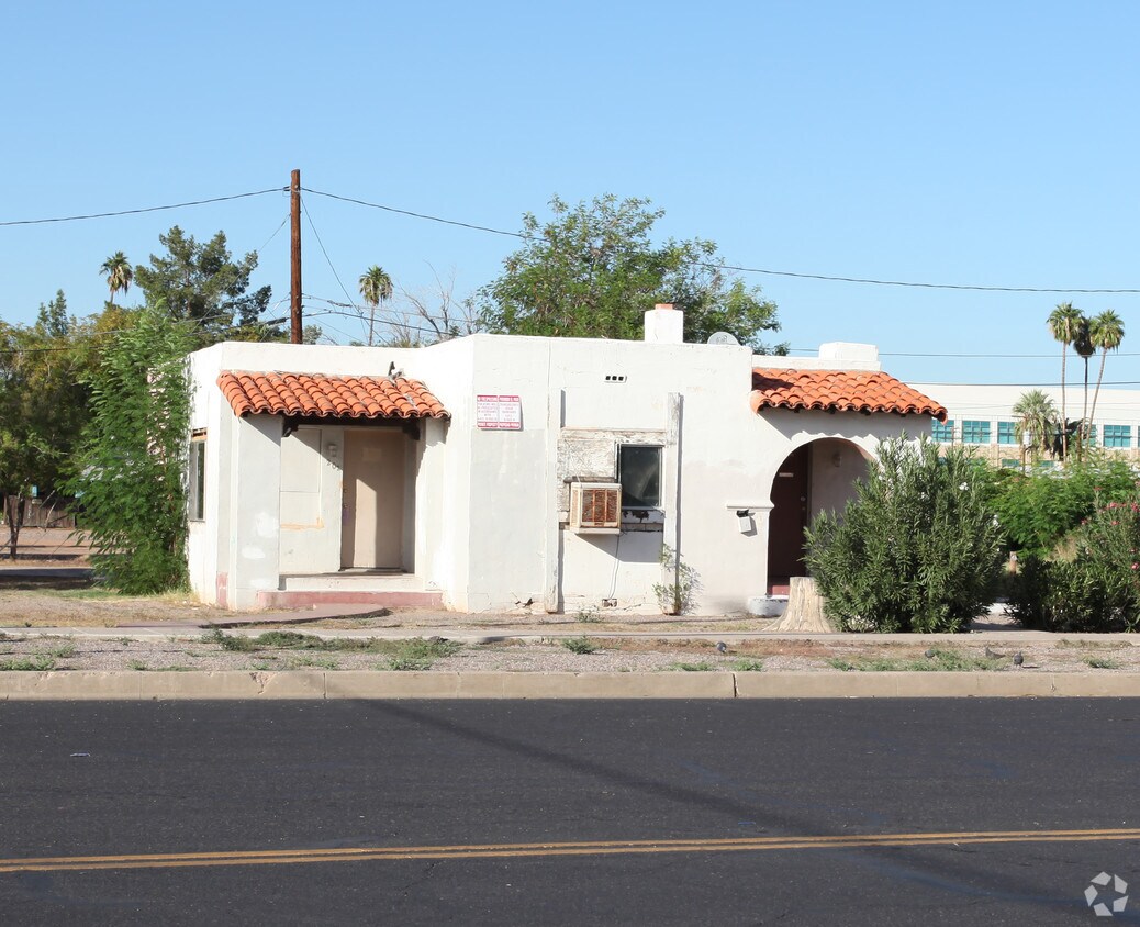 Building Photo - 202-228 E 2nd Ave