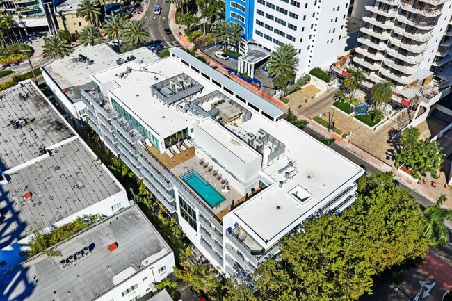 Foto del edificio - 6080 Collins Ave