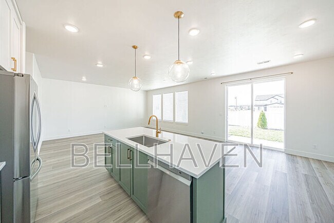 Foto del edificio - 667 S 2275 W