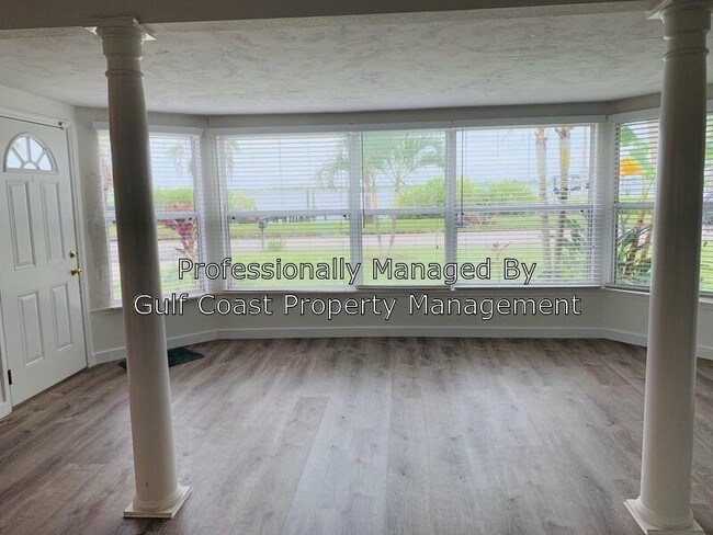 Building Photo - 2008 Riverside Dr E