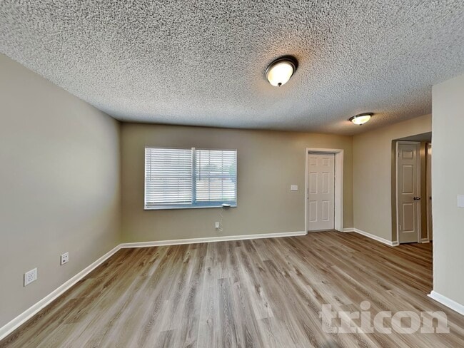 Building Photo - 1404 Fernwood Pl