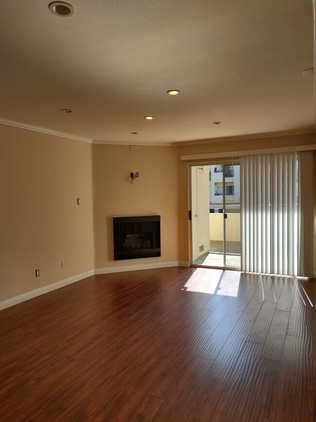 Main Room - 5500 Owensmouth Ave