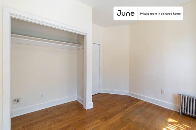 Building Photo - Private bedroom in 2 bed/1 bath Home