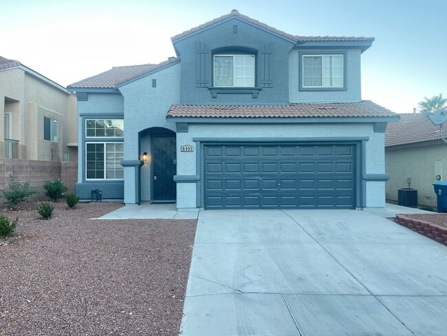 Building Photo - Gorgeous Furnished two story 5 bedroom 3 B...