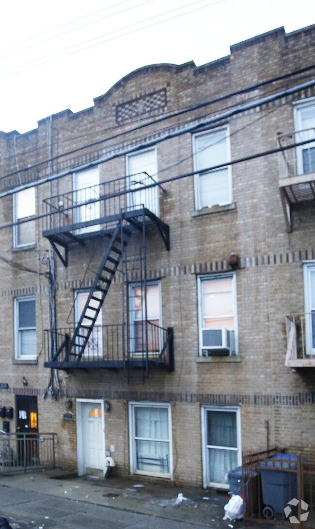 Building Photo - 2630 Harway Ave