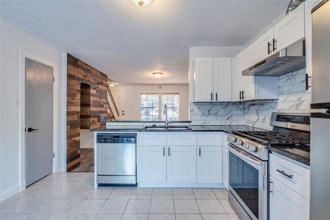 Foto del edificio - 1411 Gracy Farms Ln