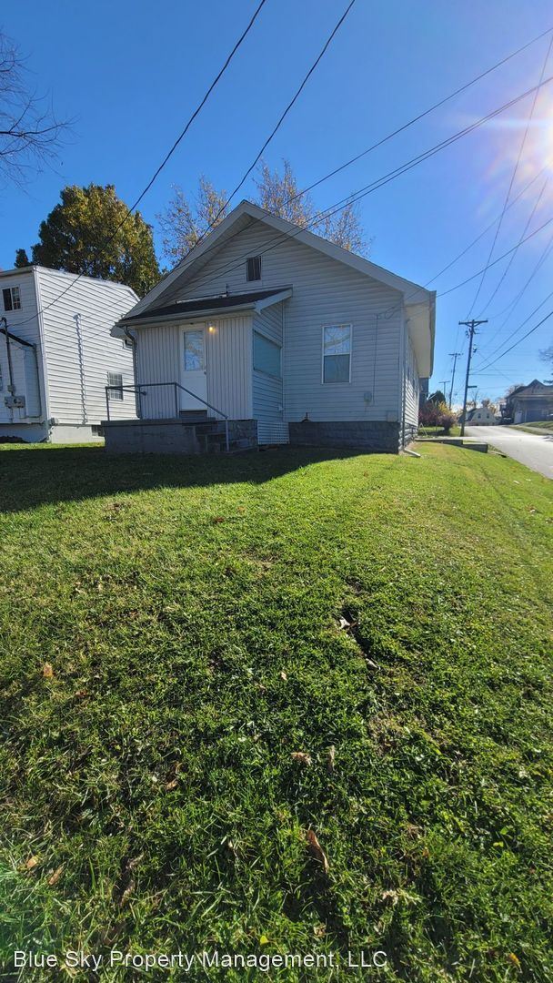 Building Photo - 3 br, 1 bath House - 616 W. Queen St.