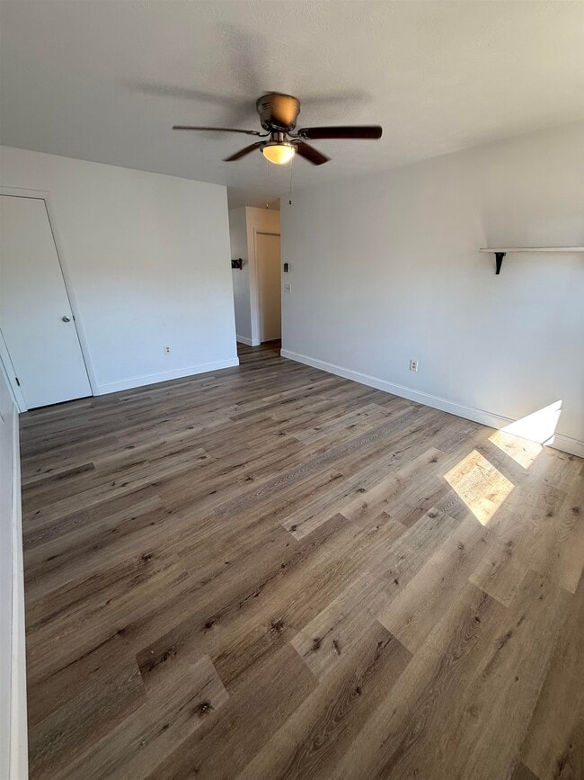 Foto del edificio - 1045 Moore St