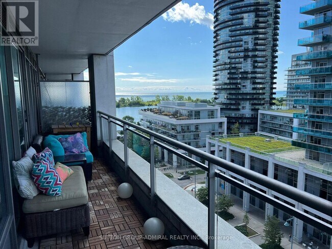 Building Photo - 2121 Lake Shore Blvd W